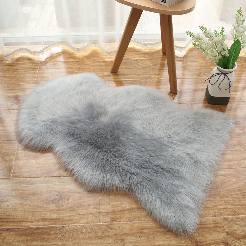 Girly Irregular-Shaped Faux Wool Plush Carpet for Bedroom, Living Room, or Bay Window