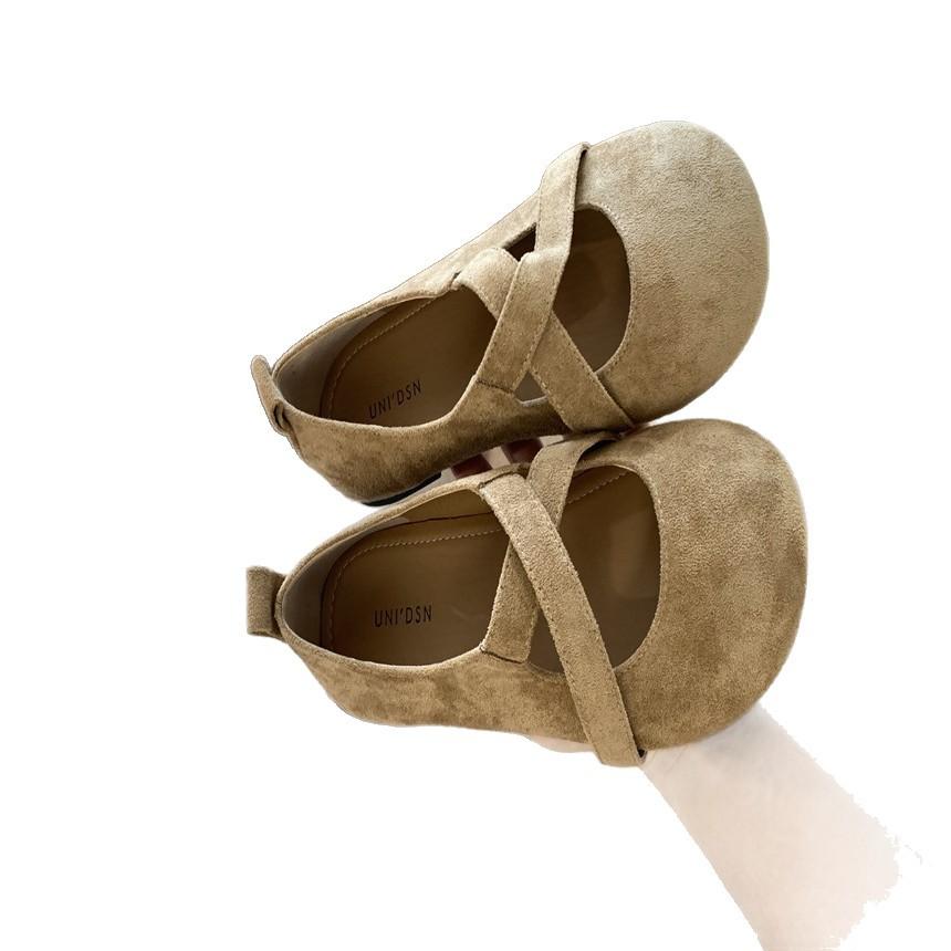 Round Head Matte Leather Cross Buckle Commuter Work Shoes Retro Flat Bottom Shallow Mouth Single Shoes Fashionable Versatile Mary Jane Shoes