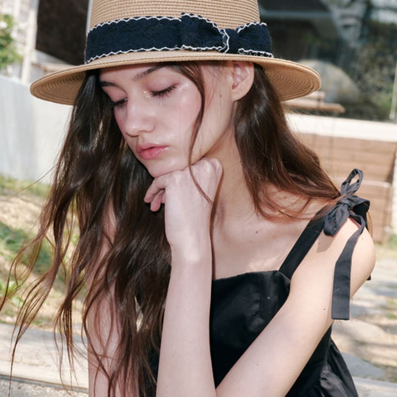 

ALLINCOMPLETE Wave Ribbon Boater Hat (2 Colors) Brown (Wave Ribbon)