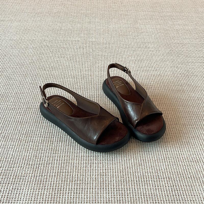 Simple and comfortable flat-soled soft-soled sandals for women's summer new retro British versatile open-toed sandals are not tired to wear