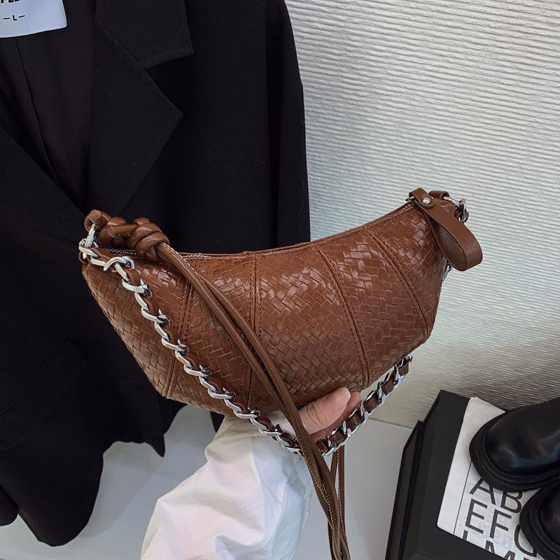 Premium texture bag women's summer new niche design messenger horn bag net versatile dumplings