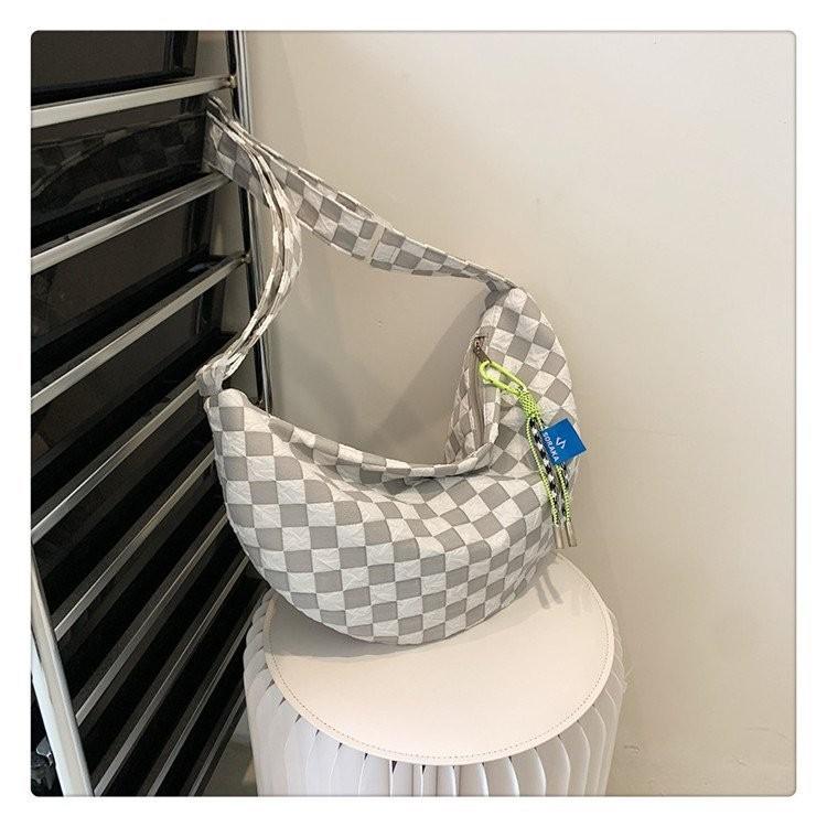 

Stylish Korean Minimalist Nylon Fabric Checkered Tote Bag For Daily Commuting In Green Blue Pink And Light Grey світло-сірий колір