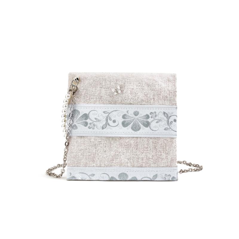 Handgefertigte DIY Chanel-inspirierte Make-up-Tasche zum Selbermachen