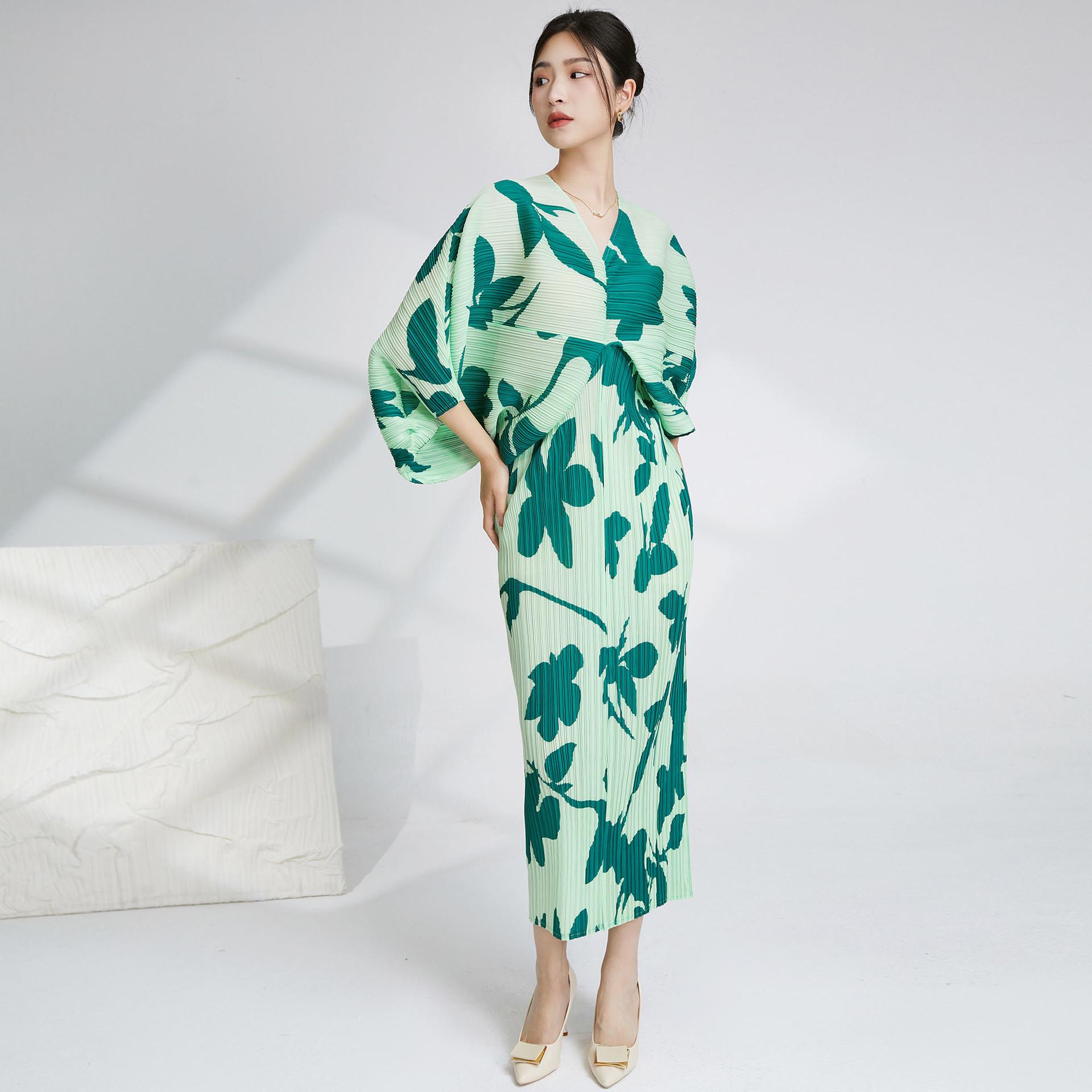 

Elegant V-Neck Batwing Sleeve Pleated Long Dress - Slimming Fit One Size