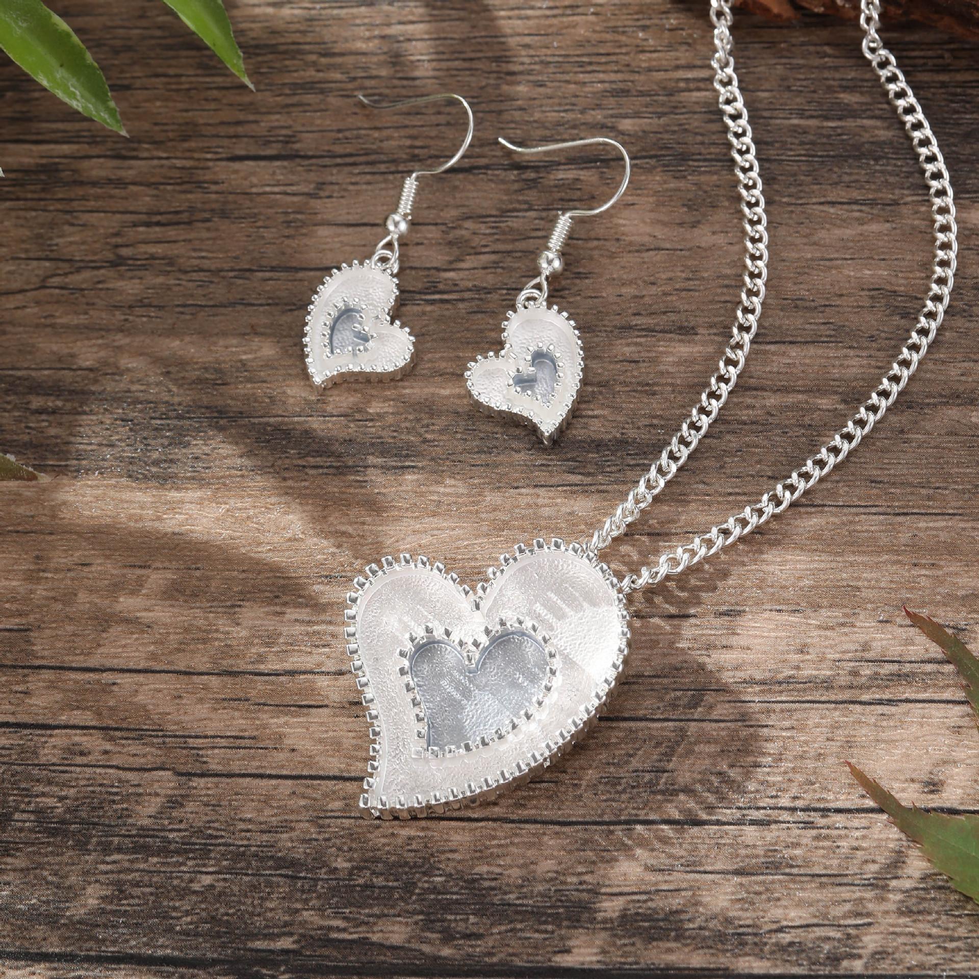 

New color painting oil love earrings pendant set, imitation diamond heart-to-heart earrings necklace set