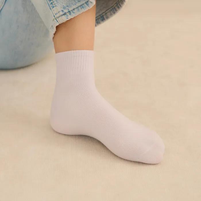 Loose pastel ankle socks