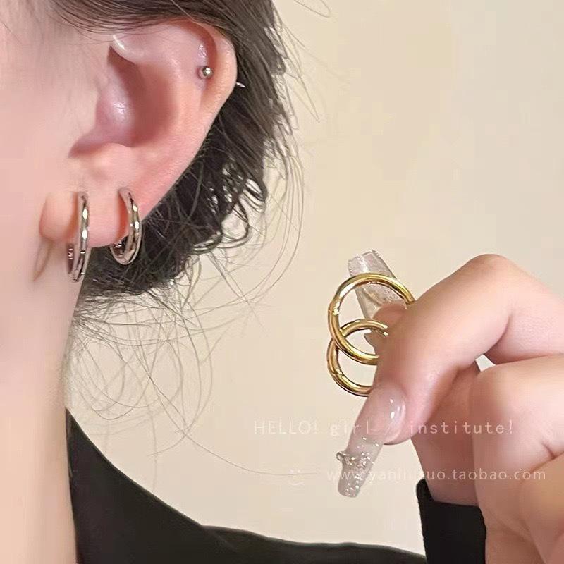 Cercei Minimaliști Retro Stil Rece: Clipsuri de urechi High-End, Unice, Versatile, cu Design de Nișă și Temperament Atemporal.