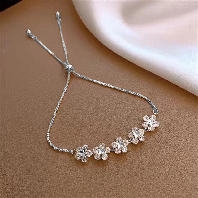 Zircon Flower Bracelet for Women - Trendy Korean Design for Students and Girlfriends, Simple and Stylish In-Hand Jewelry.