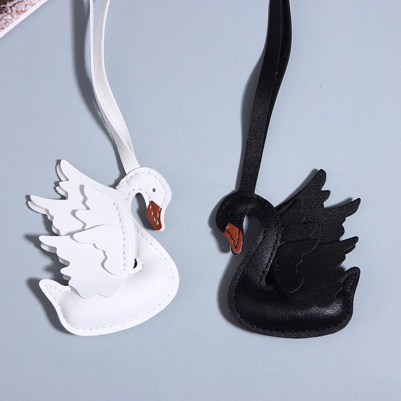 Porte-clés Couple Cygnes Noir et Blanc en Cuir PU Fait Main Cadeau Décoration Mignonne Convient Pour Accessoires Charms de Sac