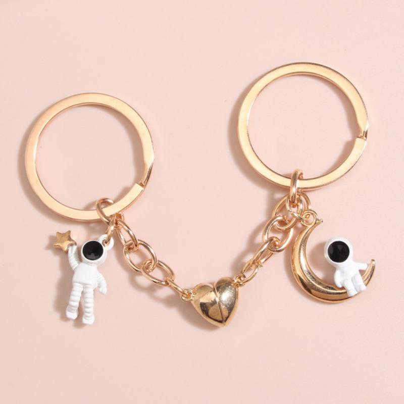 Creative Design Astronaut Star Moon Key Chain Spaceman Love Heart Couple Friendship Gift Car Bag Key Ring Pendant Accessories