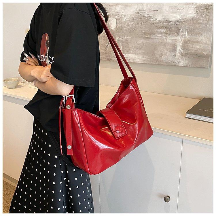 Casual soft-sided commuter large-capacity bag women's 2025 new popular versatile messenger bag fashionable shoulder tote bag