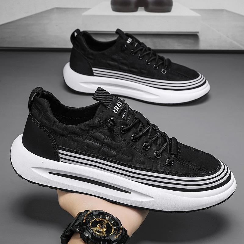 Men's Shoes 2025 New Spring Casual Sports Shoes Men's Versatile Breathable Board Shoes Flat Sole Soft Sole One Pedal Men