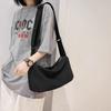 2025 New Fashion Niche Design Underarm Bag Women's High-end Sense Portable Shoulder Messenger Bag Women's Bag