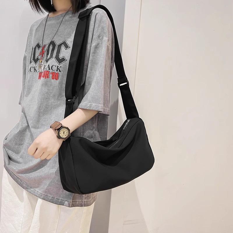 2025 new fashion niche design underarm bag women's high-end sense portable shoulder messenger bag women's bag