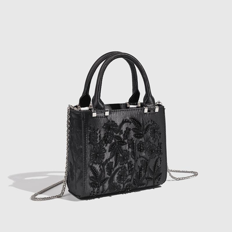 NEW Embroidered Shoulder Bag Elegant Handbag Retro Small Square Bag Wedding Party Luxury Designer Women Evening Clutch