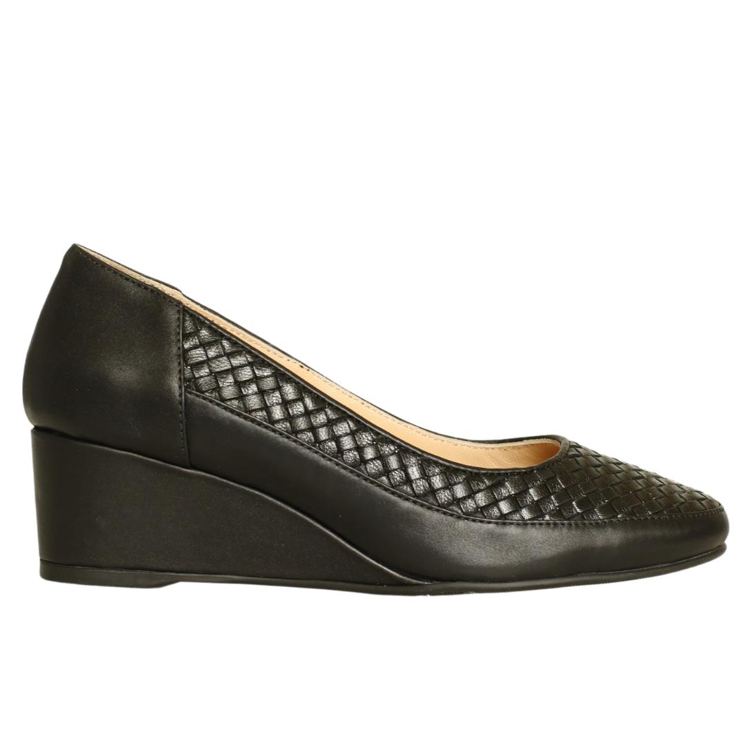 

Жіночі туфлі на танкетці з натуральної шкіри 35