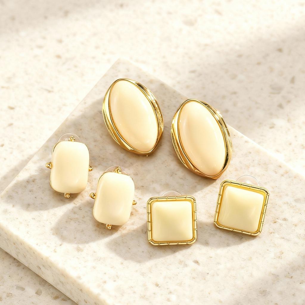 Geometric White Acrylic Earrings for Women Elegant Sweet Stud Earrings Fashion Charm Jewelry Gifts