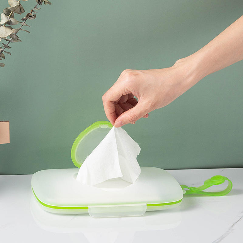 1PC PP Material Portable Heart-Shaped Wet Wipe And Mask Storage Box with Snap Closure for Kids Travel Tissue Holder