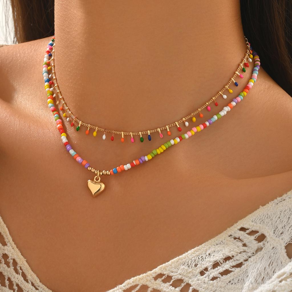 Mehrschichtige Regenbogen-Glasperlen-Choker-Halskette für Damen mit Herz-Anhänger Boho Strand Verstellbar Sommer Mode Schmuck