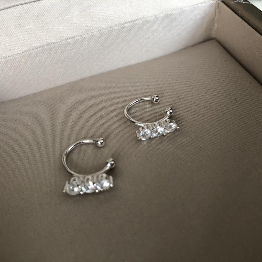 Elegant Zirconia Ear Cuff: Non-Piercing, Fashionable, Sweet & Cool Women's Jewelry Trend