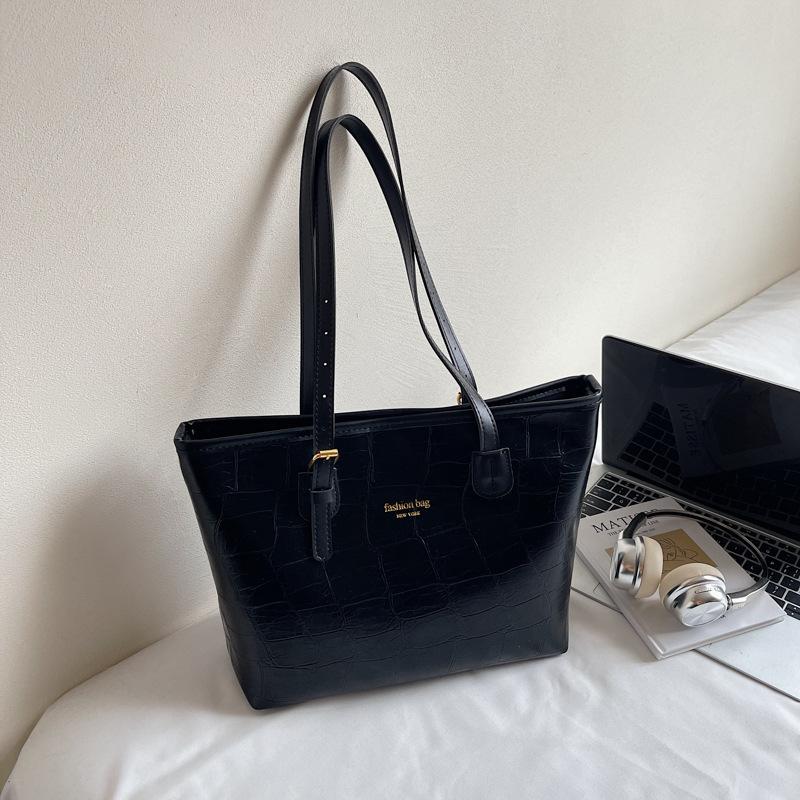 Сумка-тоут большой вместимости летняя новая сумка женская простая нишевая студенческая сумка на плечо