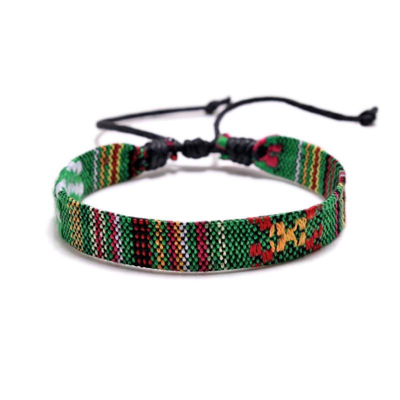 

Многоцветный браслет ручной работы из хлопка и льна в этническом стиле