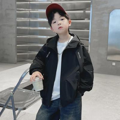 Giacche eleganti Primavera & Autunno 2025 per Ragazzi: Giacche a vento e top alla moda per bambini
