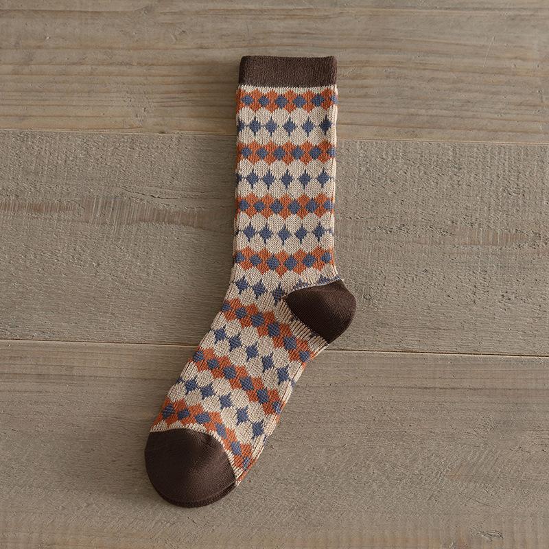 Autumn Winter Brown Mid Length Socks Fashion Grid Pattern Retro Fashion Mid Tube Sock Sweat Absorbing and Breathable Cotton Sock