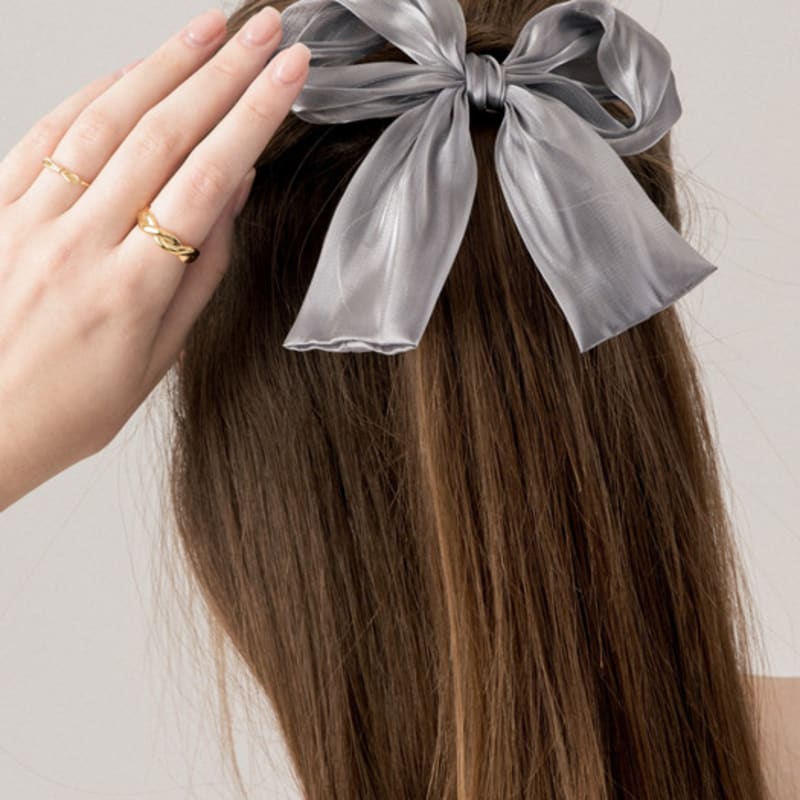 LILYKORI Grey Joli Ribbon Pin