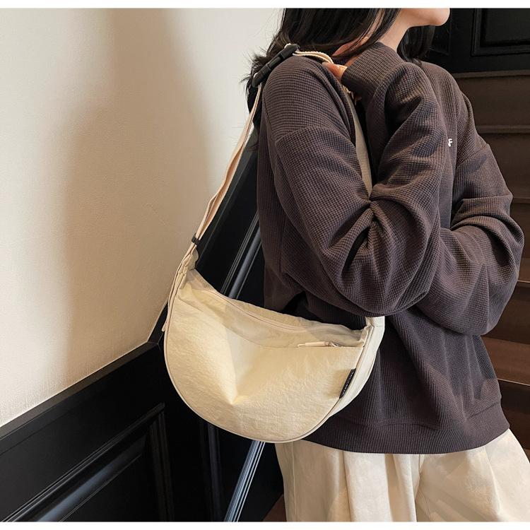 Fashion Casual Messenger Bag Shoulder Bag Spring New Simple and Lightweight Fabric Dumpling Bag