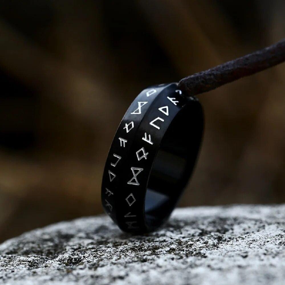 Ny design Enkel Odin Norse Viking Amulet Rune Ring For Menn Kvinner 316L Rustfritt Stål Mote Ord Retro Smykker Engros