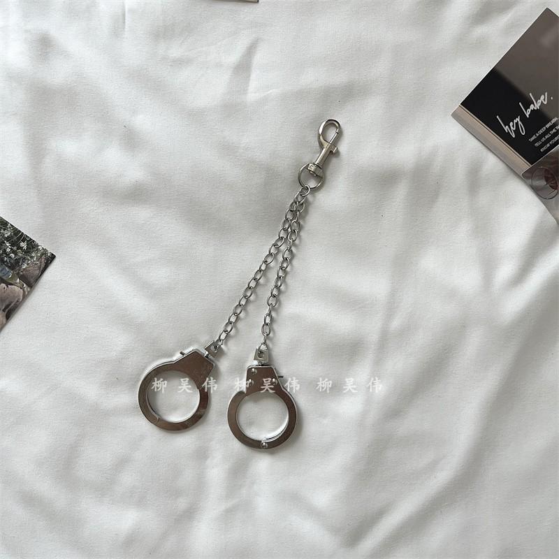 Jedwabna Apaszka z Kwiatem Nerkowca i Skórzany Pasek z Łańcuchem - Damski Styl Niszowy Hip-Hop do Dżinsów i Spódnic