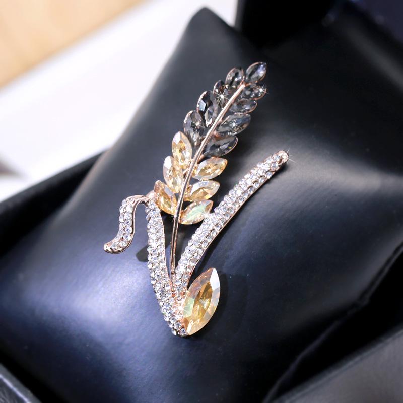 Korean Wheat Ear Rhinestone Brooch: Luxurious Crystal Corsage Pin for Women