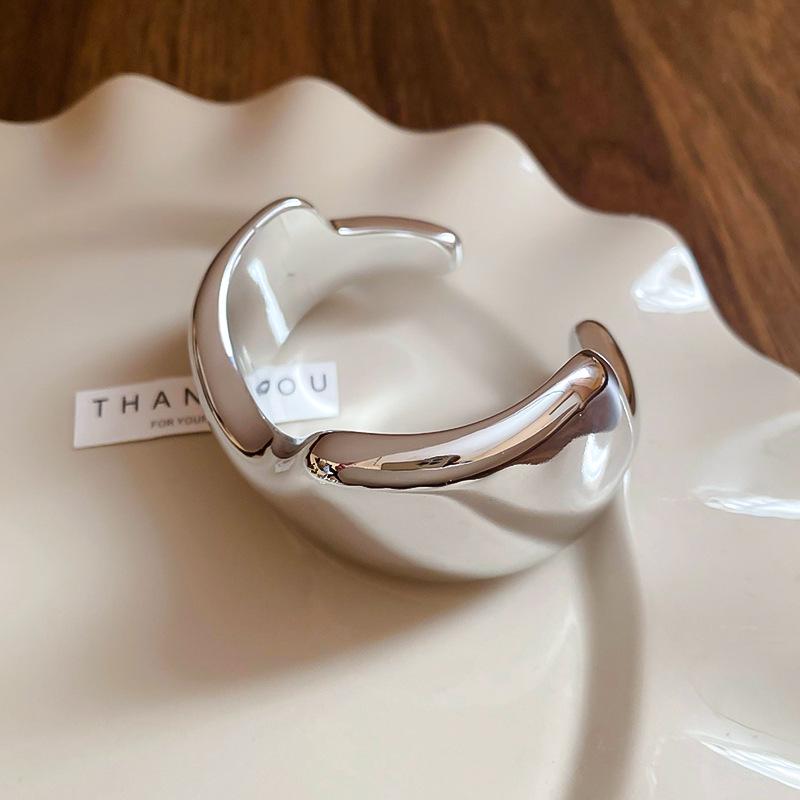 Elegant Geometrisk Våg Fyrkantigt Armband: High-End Mode Armband för Kvinnor