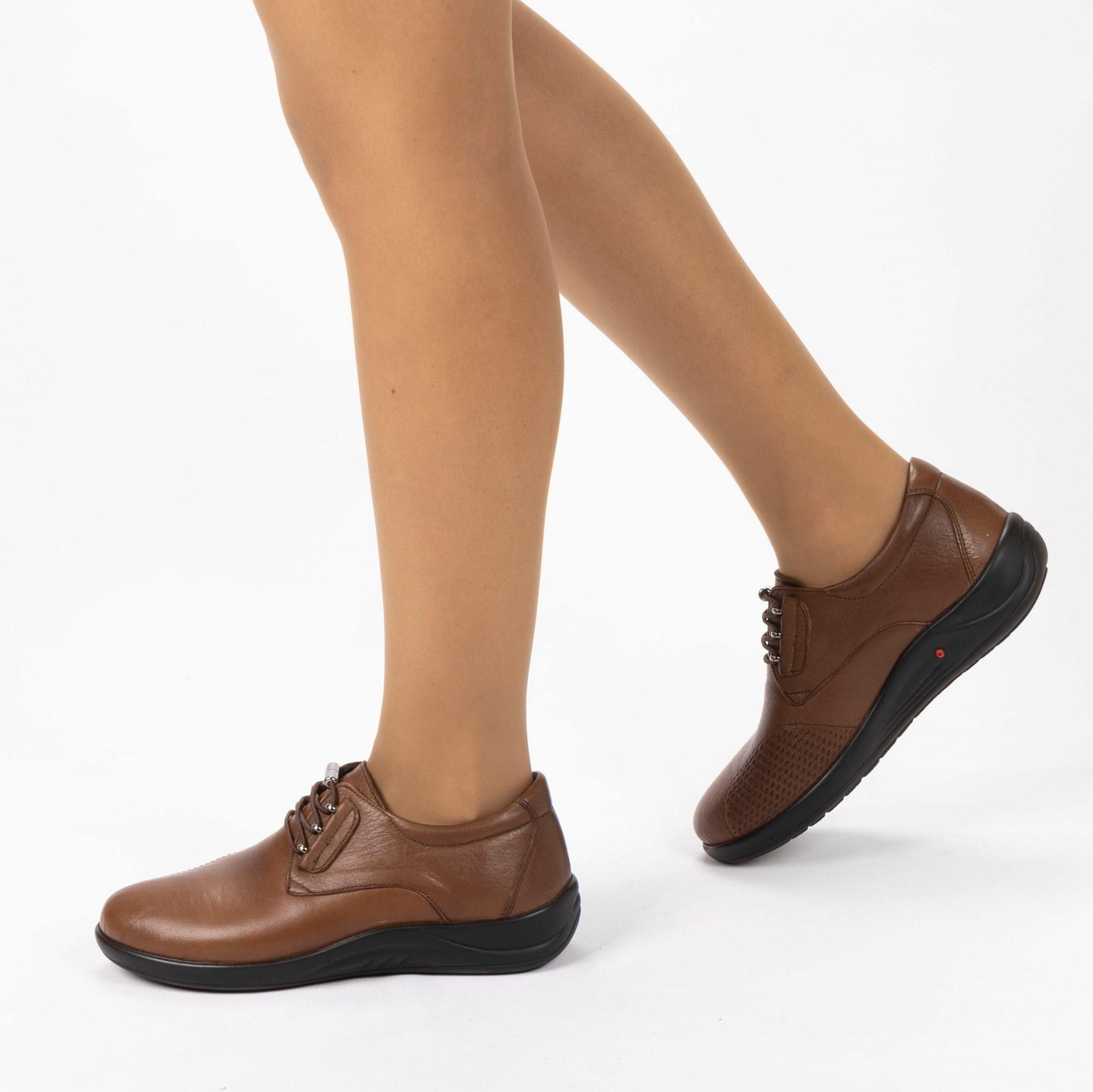 

Женская кожаная легкая повседневная обувь с анатомической подошвой для защиты от пяточных шпор и выступающих костей 36 коричневый