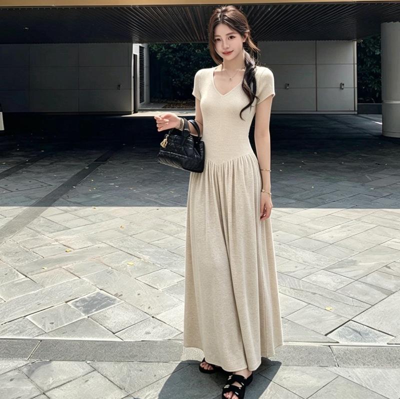 Mm [core-spun Yarn] Niche French Retro Hepburn Style Summer Women's Waist and Thin Short-sleeved V-neck Dress