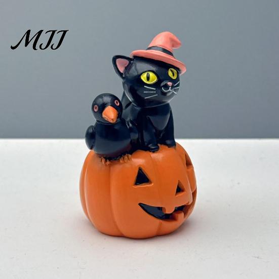 Small Resin Figurines Halloween Cat Pumpkin Figurine, Retro Black Stacked Decorations Dark Childlike Style Decor for Table Desk Office Mantel