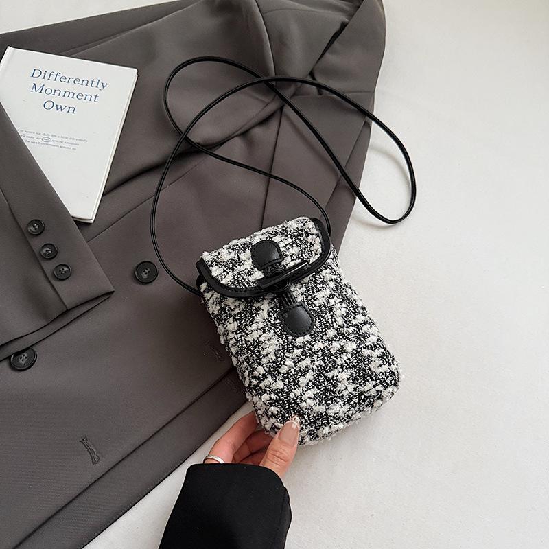 2025 autumn new hair bag contrasting color simple casual shoulder crossbody small bag women's retro furry bag