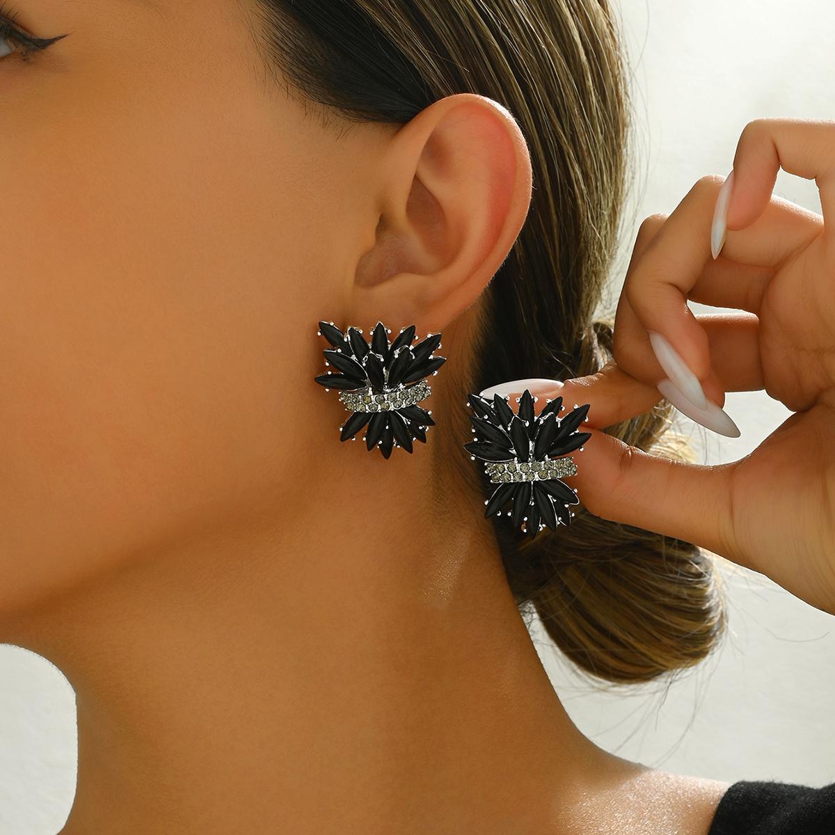 1 пара ретро, модные, элегантные, нежные цветочные женские серьги со стразами для повседневных выходов, свиданий, подарков, вечеринок, женского темперамента Size-one size чёрный