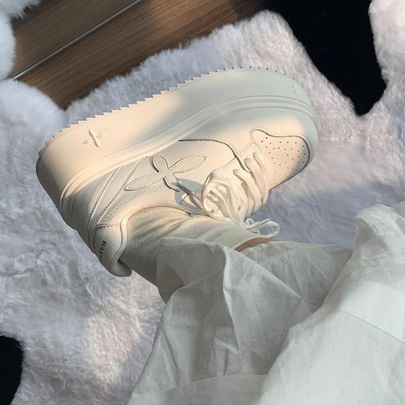 Four-leaf clover thick-soled little white shoes women's autumn new versatile height-increasing muffin sports and leisure board shoes