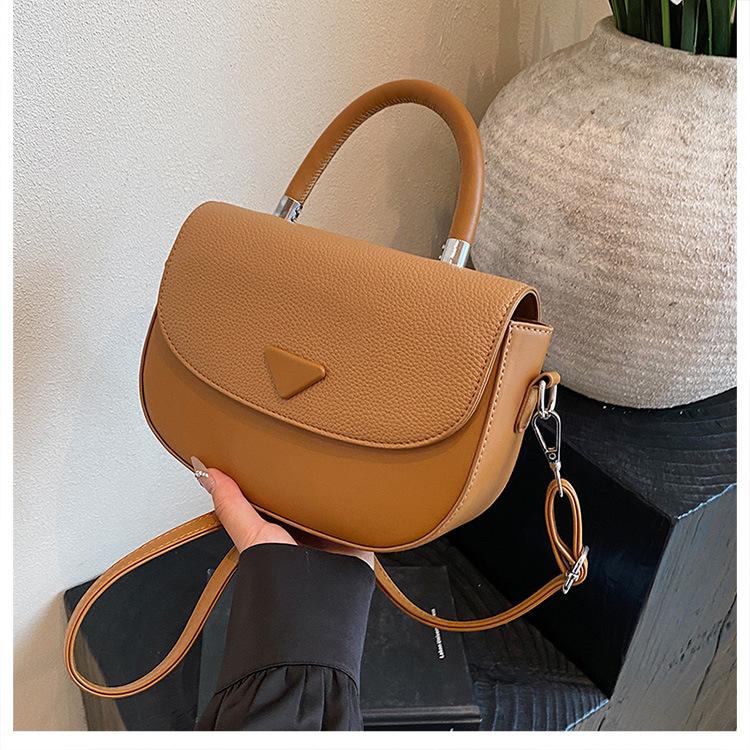 Nische High-End Postbotentasche Frühling und Sommer Retro Box Bag Einzelschulter Schräg getragen Kleine quadratische Tasche Einfarbige Tasche