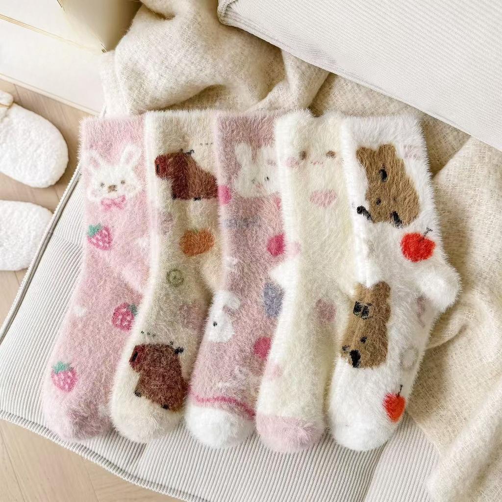 Comfortable and Warm Mink Fleece Socks for Autumn and Winter, Women's Warm Fleece Mid-calf Socks, Cartoon Soft and Versatile Casual Socks