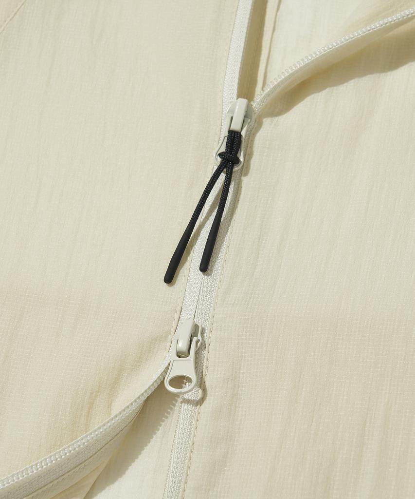 Urbandtype Airlight High-Neck Windbreaker_Cream