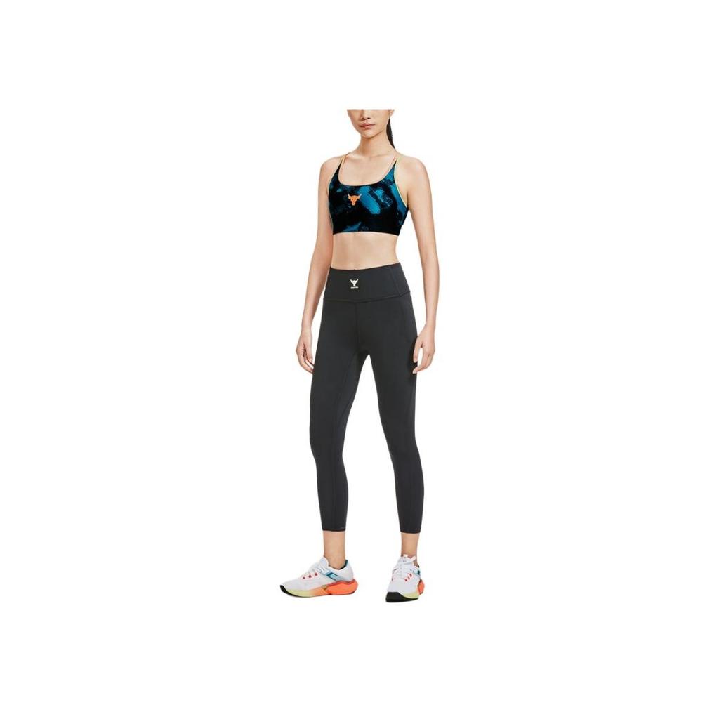 Under Armour Project Rock Potištěná sportovní podprsenka se střední podporou s kříženými zády Dámské spodní prádlo Mořsky modrá 1377953-722