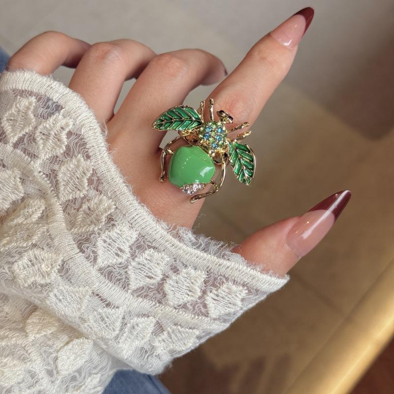Rerto Bee Crystal Brooches For Women Enamel Rhinestone Animal Tassel Lapel Pins Men'S Suit Collar Pin Badge Accessories