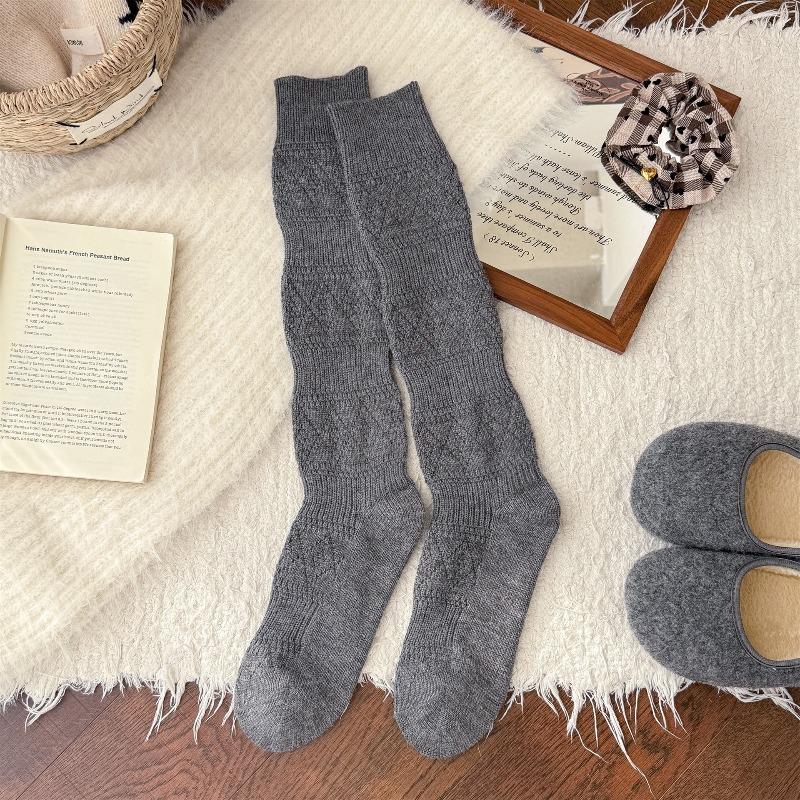 Winter and Autumn Checkered Dark Patterned Calf Socks, Warm and Slimming. Calf Socks for Children, Thick Wool Long Socks. College Style.