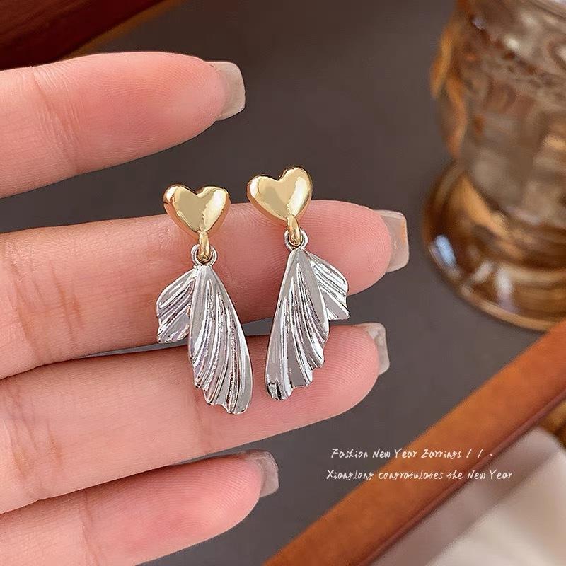 

Gold and silver contrasting color love fishtail earrings s silver needle niche design retro temperament stud earrings high-end ear jewelry