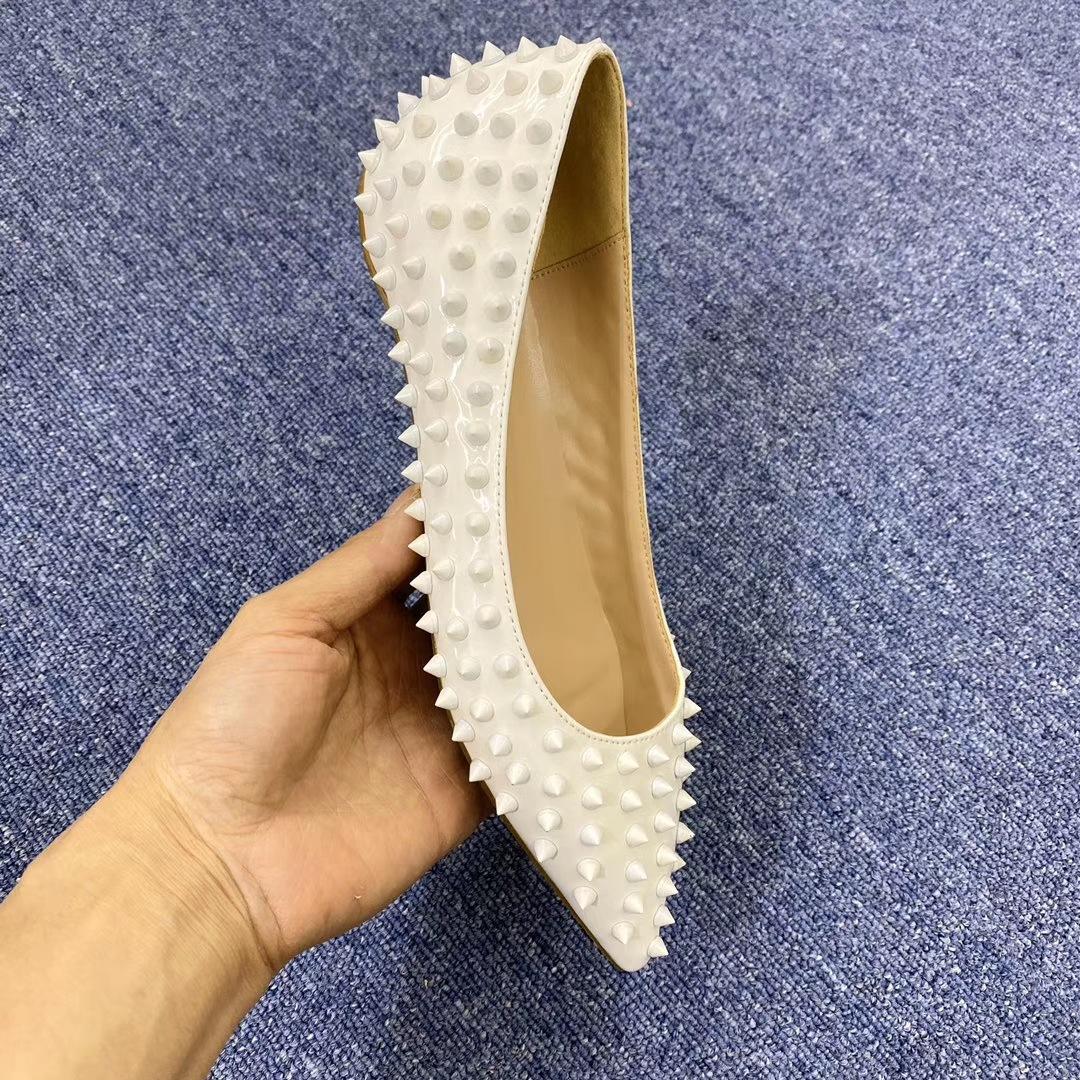 Туфли на плоской подошве с заклепками и шипами Женская обувь Слипоны с острым носком — фото 4