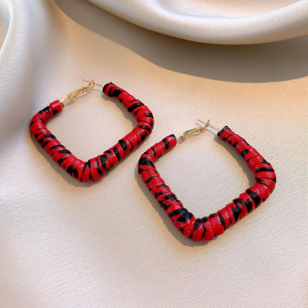 Silberne Nadel Tropfenöl Rote Perlen Ohrstecker - Eleganter & Vielseitiger Schmuck für Damen