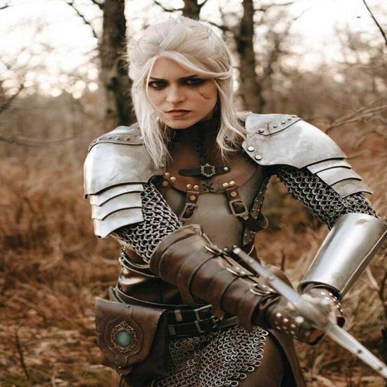 Ručně vyráběná sada brnění pro ženskou válečnici Dámské středověké ocelové brnění Fantasy Cosplay kostým Larp Ženský kostým